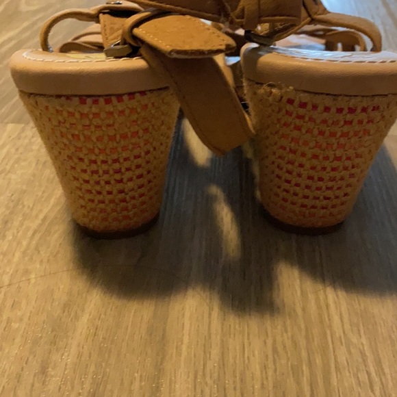 UGG Gaiana leather sandals never worn size 9 - Picture 4 of 4
